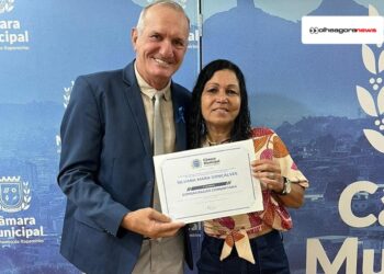 Câmara de Cachoeiro/ES mais inteligente nesta segunda(29): Professora é homenageada