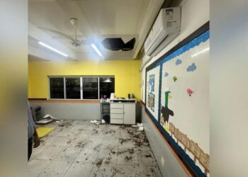 Buraco se abre e professora cai do segundo andar de escola em Vitória/ES