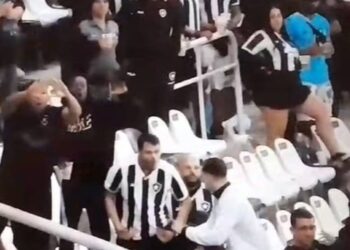 DEMITIDO DA PREFEITURA: Torcedor do Botafogo perde emprego por fazer gestos racistas em estádio