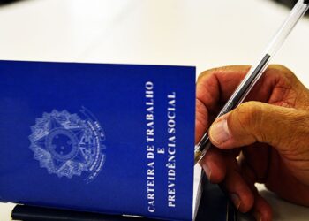 Desemprego cai para 6,2% e CLT bate recorde no Brasil