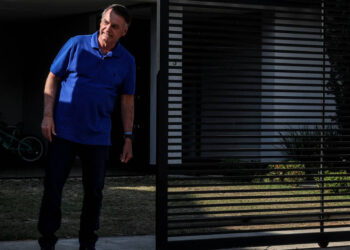 Em visita de coronel, Bolsonaro desabafa: ‘Estou com 70 anos, a minha vida já acabou’