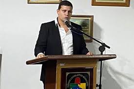 VÍDEO: Vereador apoiador do prefeito afirma que saúde (R$347 milhões) de Marataízes/ES está nas mãos de uma quadrilha