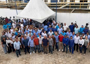 Prefeito de Itapemirim/ES assina Projeto de Lei do Plano de Cargos e Salários do SAAE