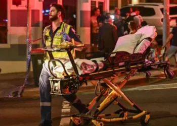 Atiradores matam 11 pessoas em evento com judeus em praia de Sydney, Austrália