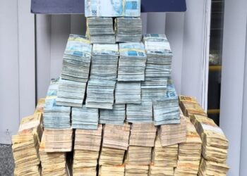 Motorista “fumando maconha” é preso com R$ 2 milhões na BR-101